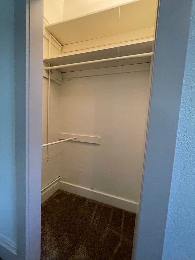 Building Photo - 207 Midway Ave