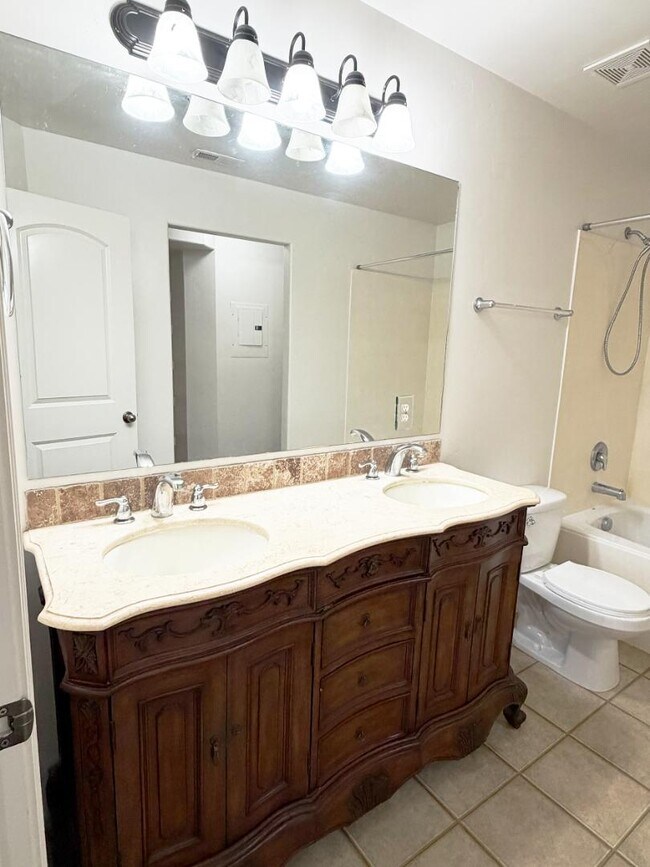 Building Photo - 496 S 2150 W