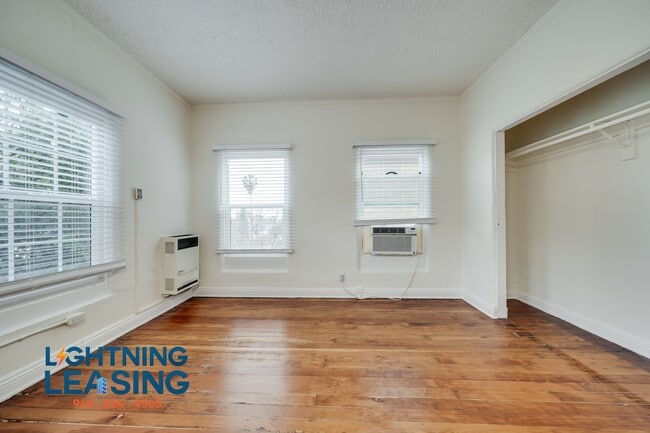 Building Photo - 923 S Bonnie Brae St
