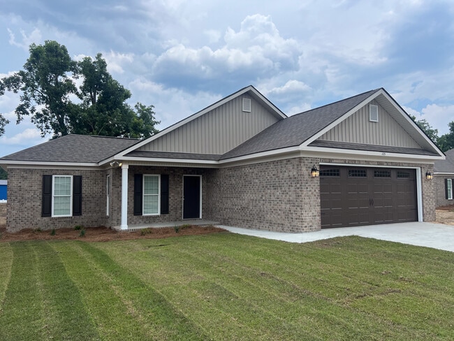 Building Photo - 201 Silverthorn Dr