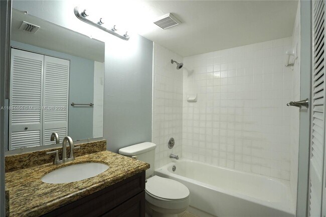 Building Photo - 7106 Glenmoor Dr