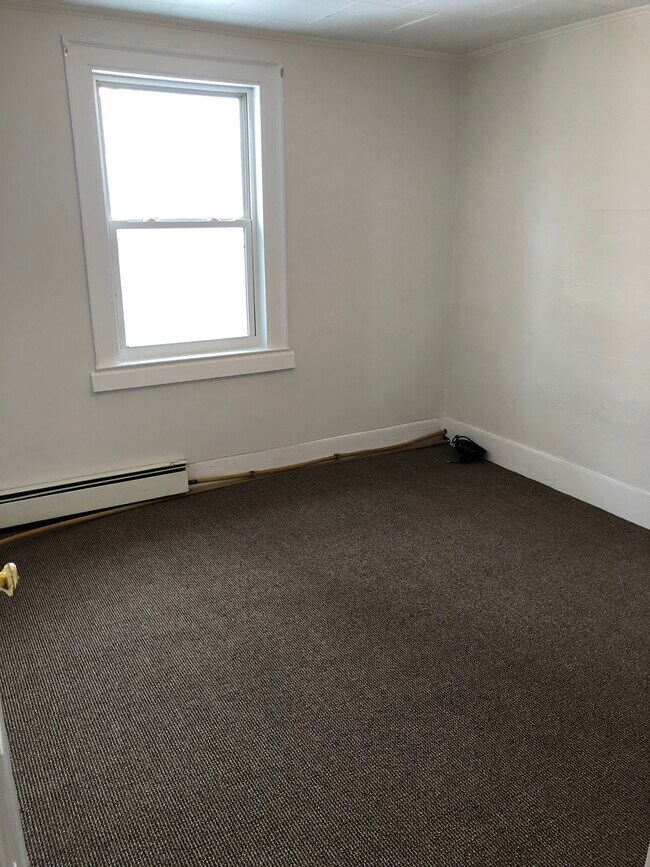 Building Photo - 40 Railroad St