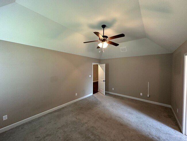 Building Photo - AVAILABLE NOW IN SOUTHAVEN! Spacious 4BR Home with Bonus Room & Fenced Yard