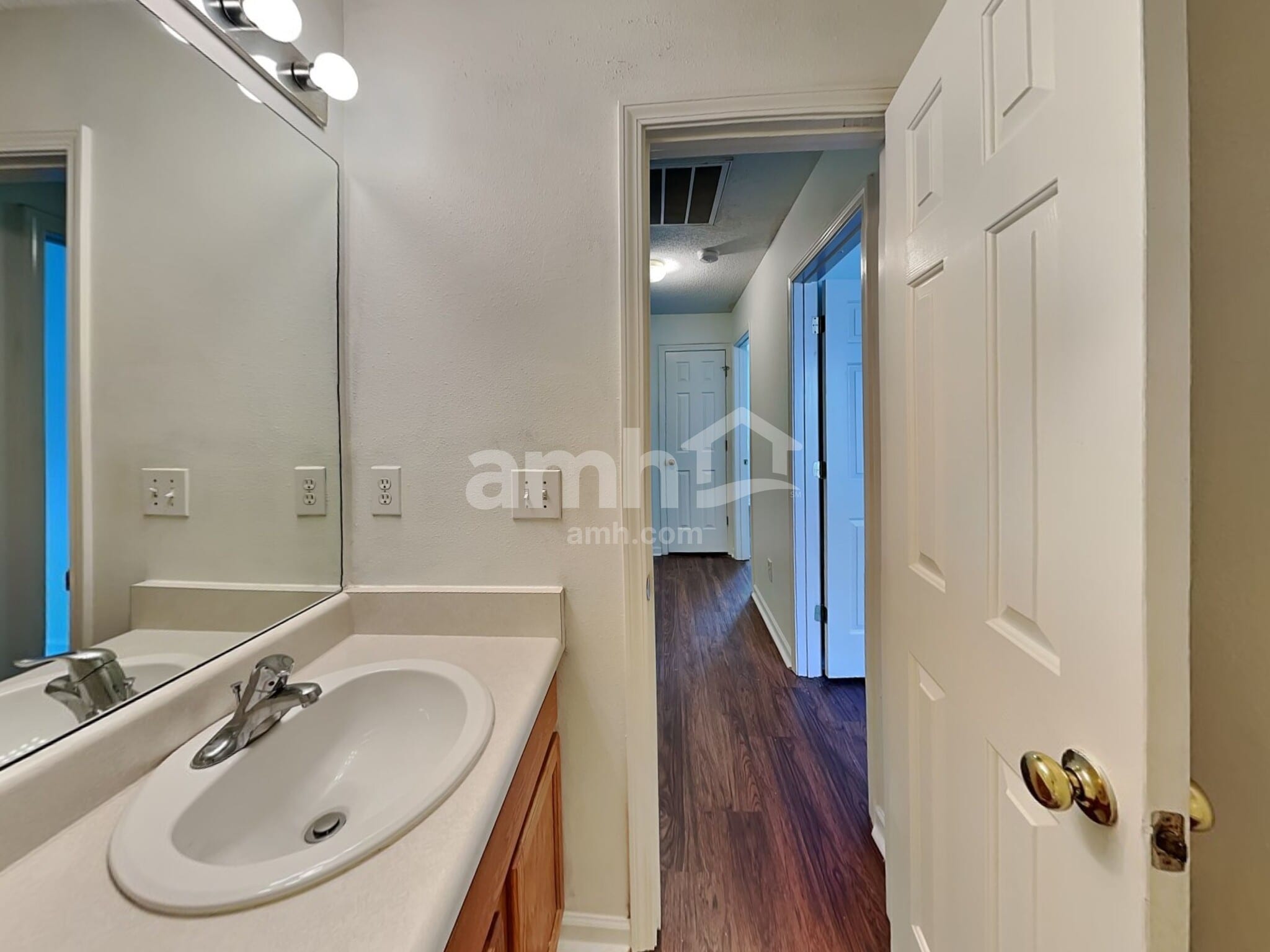 Building Photo - 505 Kingsman Ln