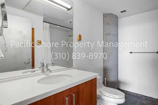 Building Photo - Large Loft with Modern Finishes at Historic Toy Factory Lofts!