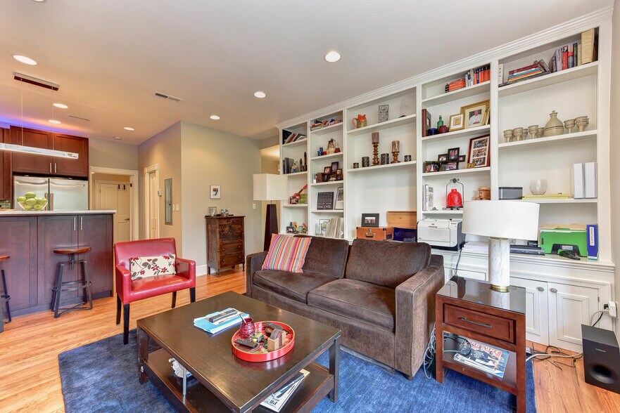 Built in bookshelves - 24 Logan Cir NW