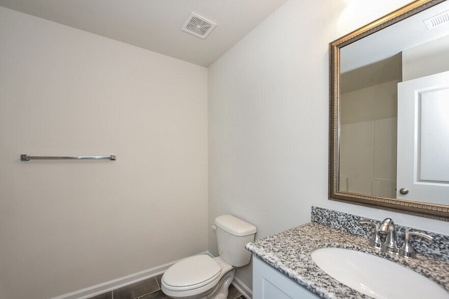 Building Photo - 131 King Buck Dr