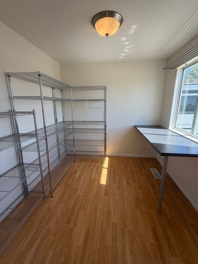Building Photo - GORGEOUS SPACOUS HOMESTEAD!!!