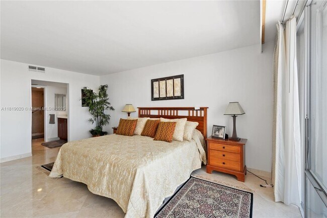Building Photo - 881 Ocean Dr