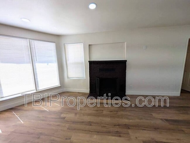 Building Photo - 936 Bradley St