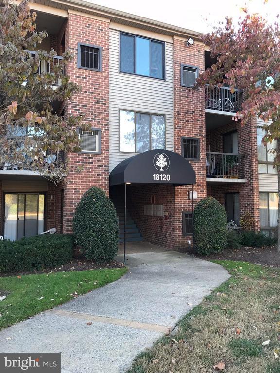 Building Photo - 18120 Chalet Dr