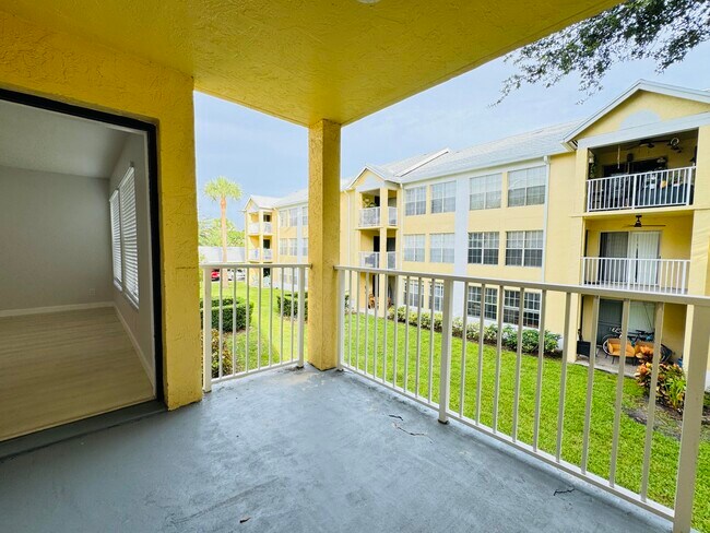 Building Photo - 6323 La Costa Dr