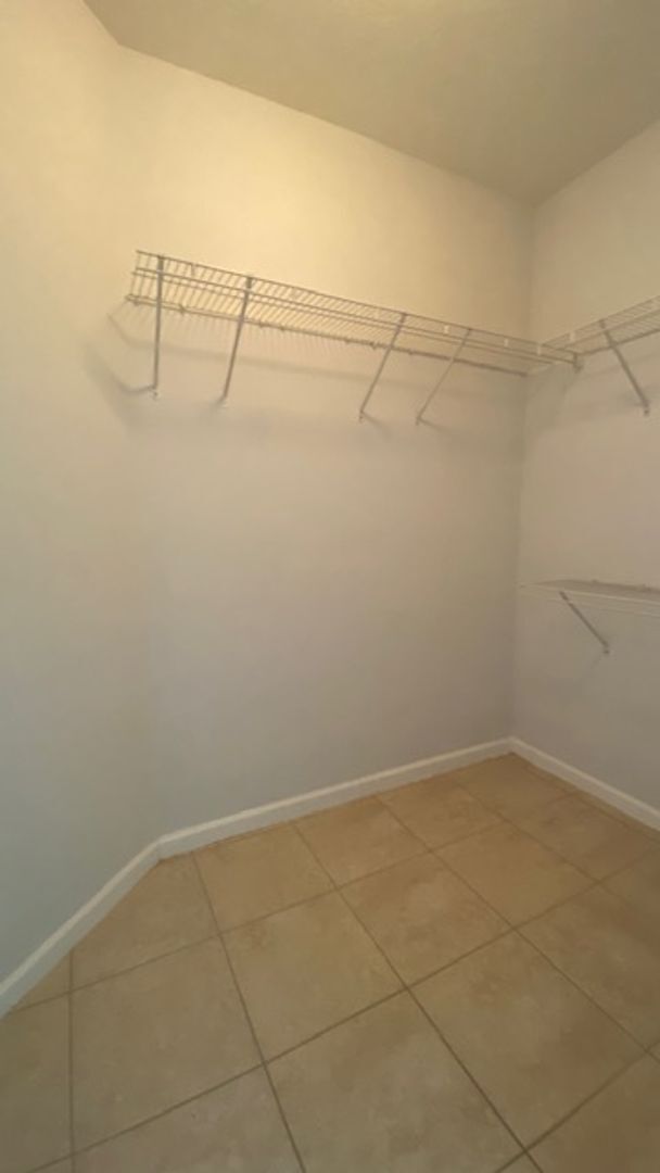 Building Photo - Beautiful Condo Fully Remodeled!! A Must See To Appreciate!!