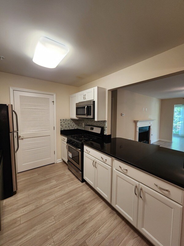 Building Photo - 807 Country Park Dr