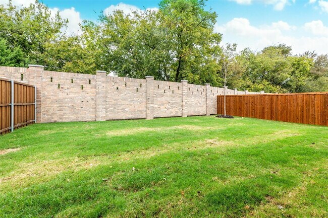 Building Photo - Spacious Allen Home with Modern Kitchen, Fenced Backyard & 2-Car Garage