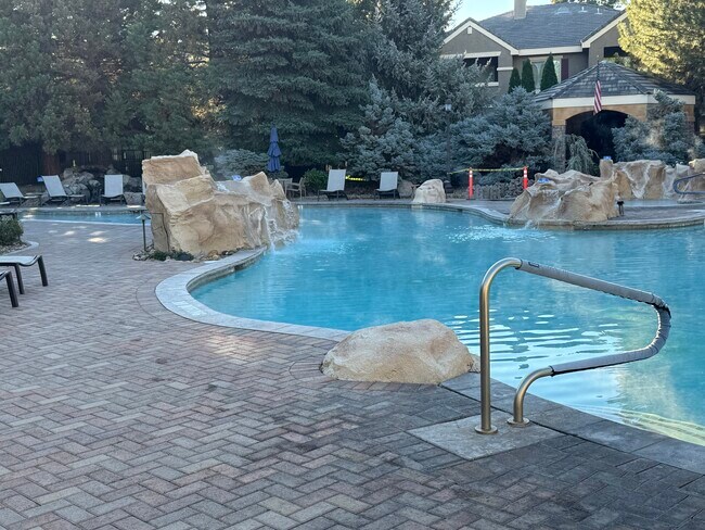 Building Photo - 900 S Meadows Pky