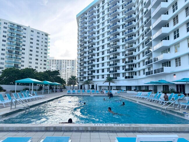 Building Photo - 3725 S Ocean Dr
