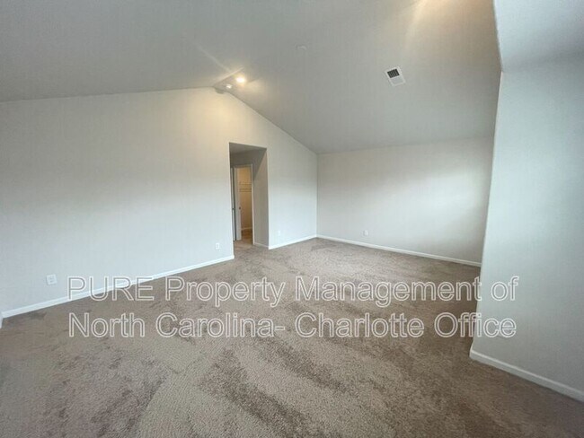 Building Photo - 100 Conifer Ln