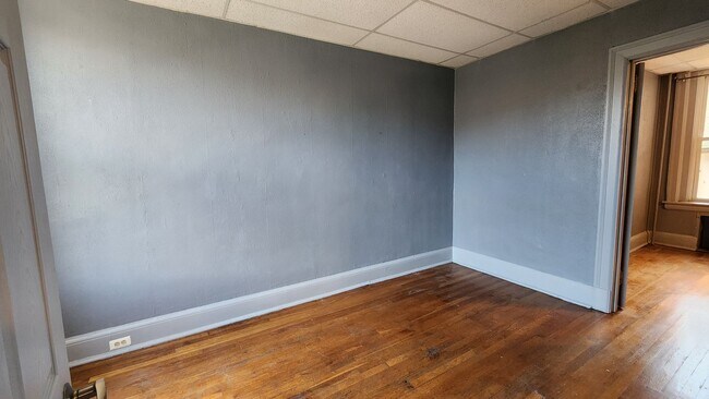 Building Photo - 260 Gross St