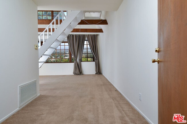 Building Photo - 3682 Berry Dr