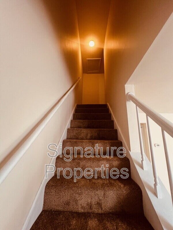 Building Photo - 555 Fairfax Ave