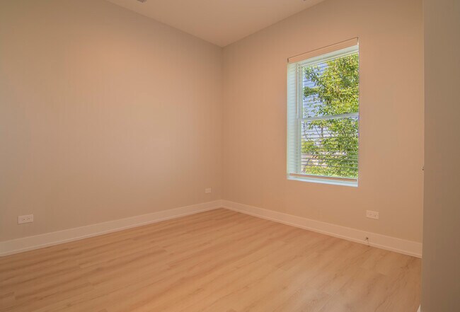 Building Photo - 1546 N Homan Ave.