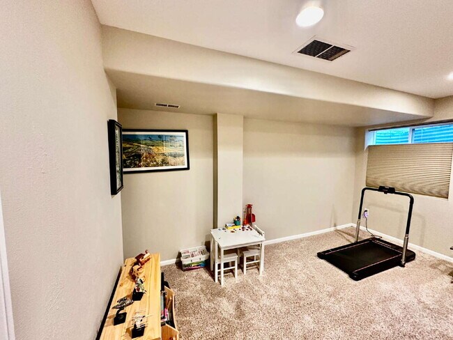 Building Photo - Wonderful 3-Bed Townhome Near Waneka Lake!