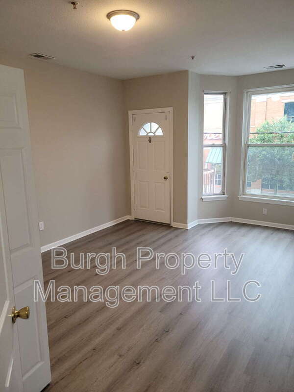 Building Photo - 118 W 8th Ave