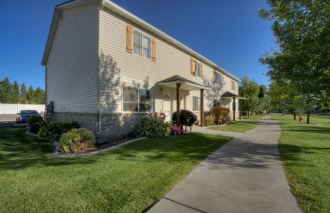 Primary Photo - Cute 2 bed 1.5 bath townhome in the Meadows