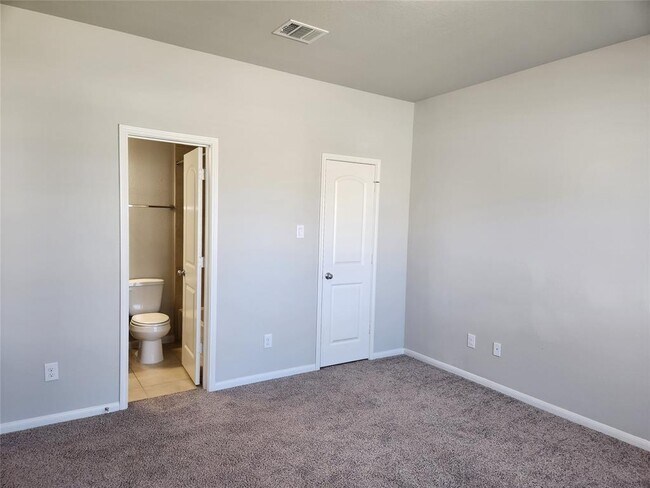 Building Photo - 119 Covington Ct