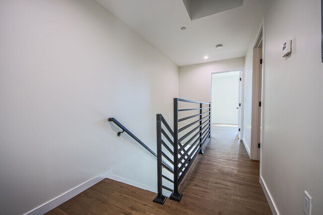 Building Photo - 2129.1 Aaron St