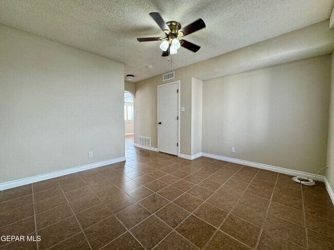 Building Photo - 12270 Tierra Bella Dr