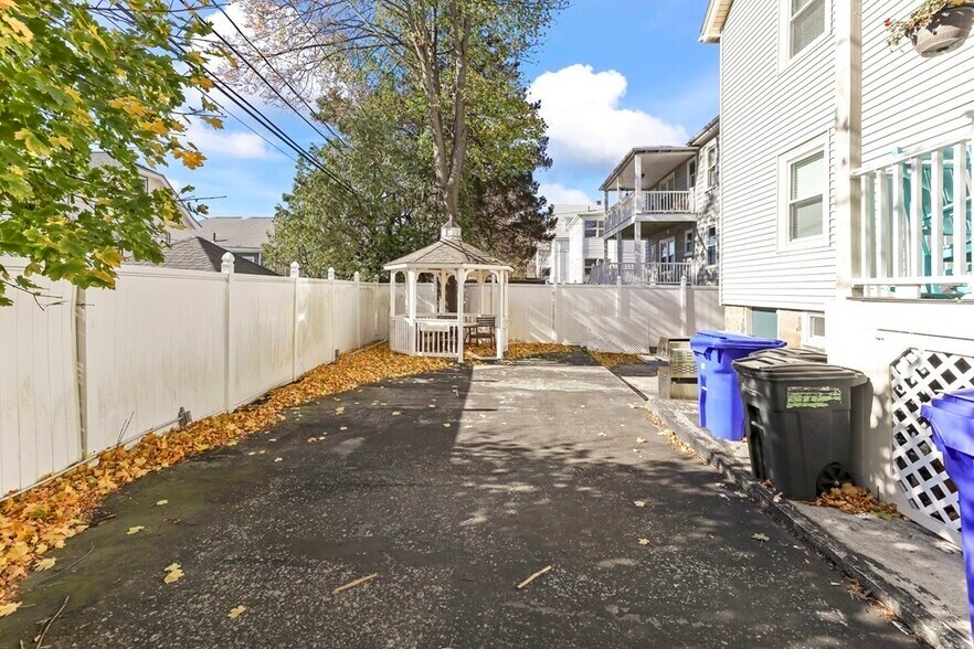 Building Photo - 1004 South St