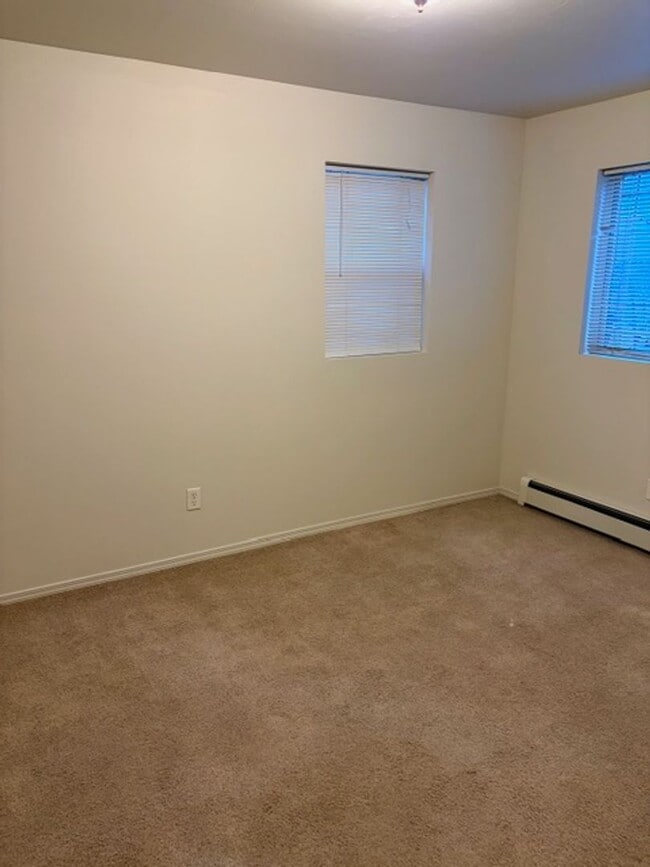 Building Photo - 3 Bed / 2.5 Bath Townhouse – Bozeman, MT  Price Reduced!