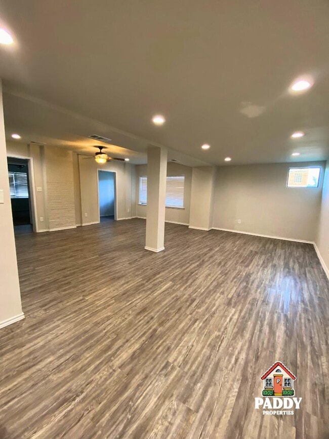 Building Photo - 202 E Arkansas St