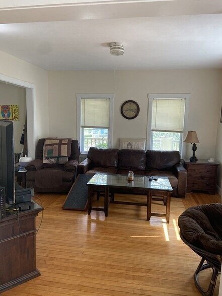 Primary Photo - 86 Pleasant St