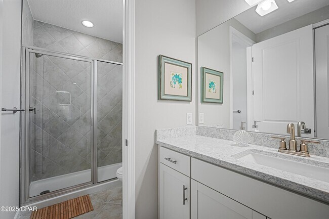 Building Photo - 9431 Paradise Dr