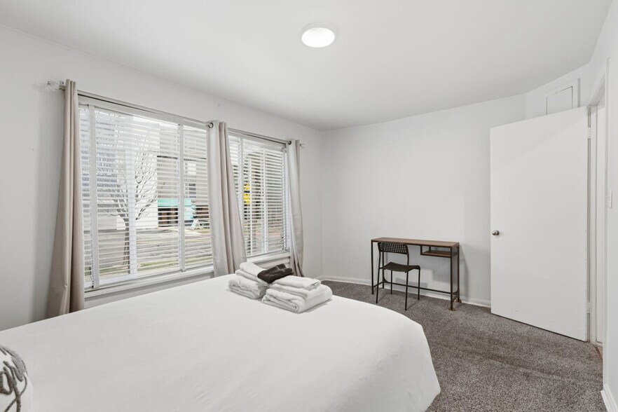 Building Photo - 237 N Center St