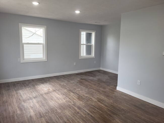 Building Photo - Newly remodeled 2 bedroom 1 bath home for ...