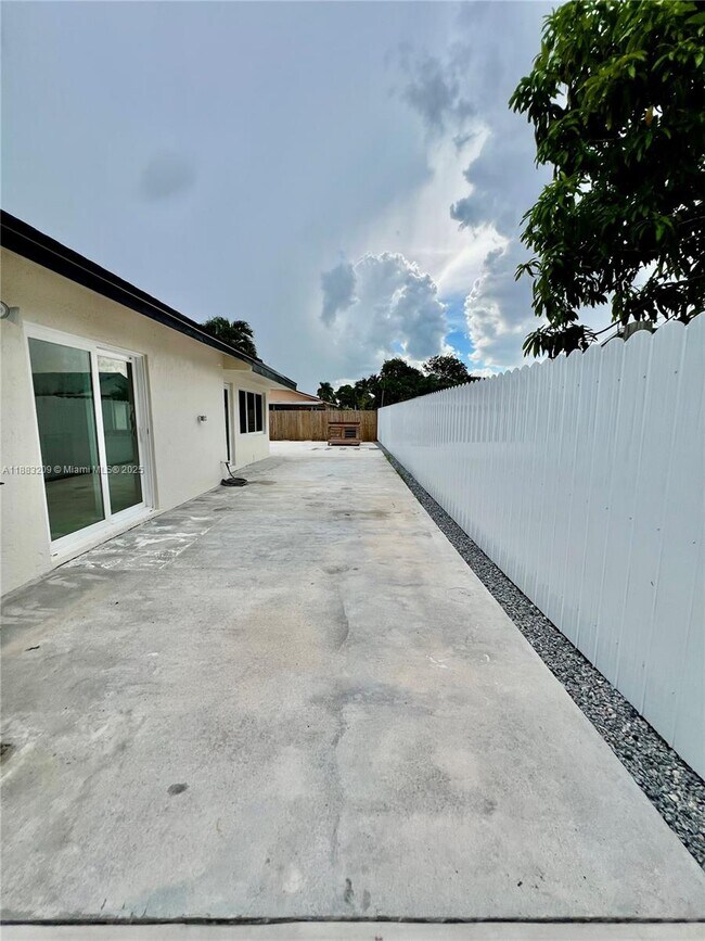 Building Photo - 20848 SW 118th Ave