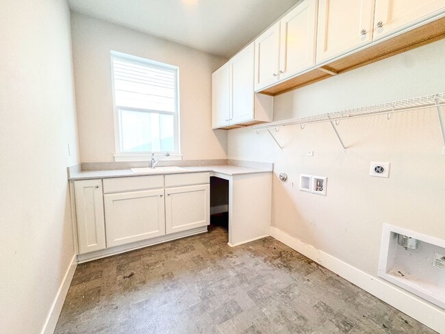 Building Photo - New 4 bed with bedroom and bath on main floor