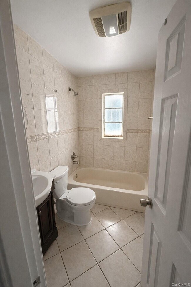 Building Photo - 46 Elmira St