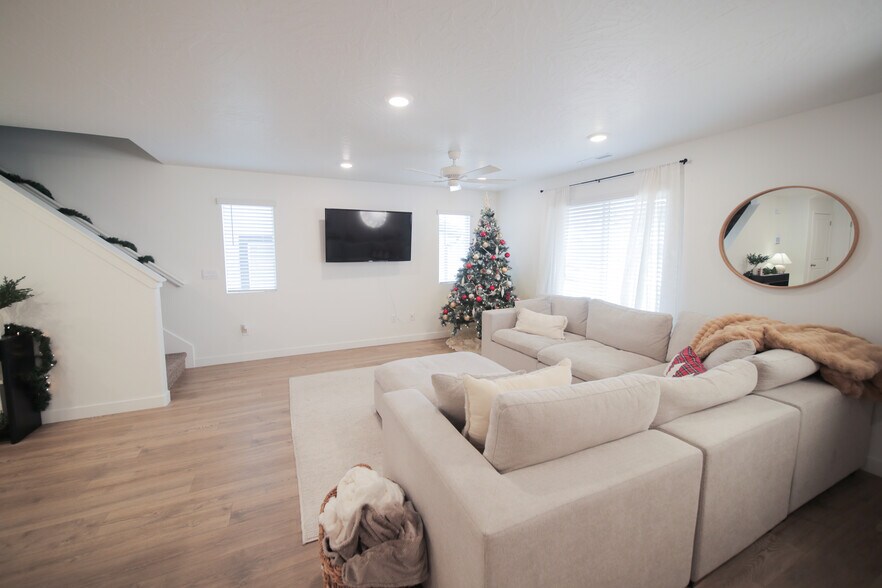 Building Photo - 1737 S Devils Garden Ln