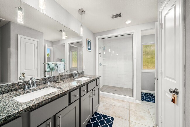 Building Photo - 5003 Lehman Oaks Dr