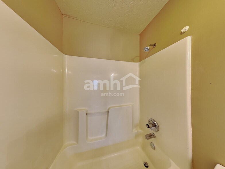 Building Photo - 1460 Persimmon Cir