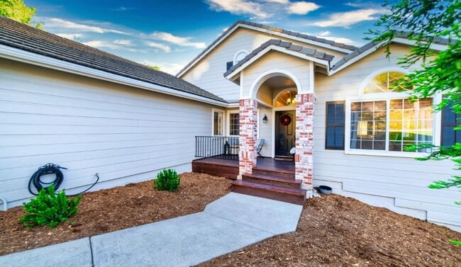 Building Photo - 3293 Woedee Dr