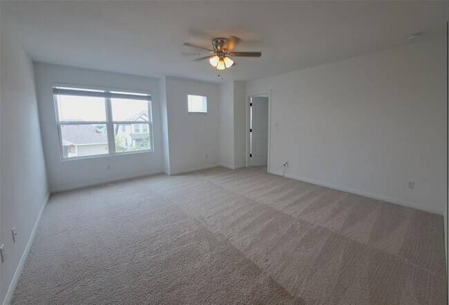 Building Photo - 2633 Danbury Ln