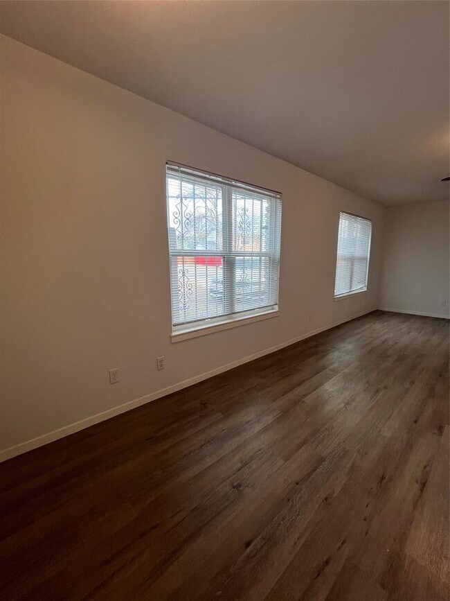 Building Photo - 6003 Cameron Rd