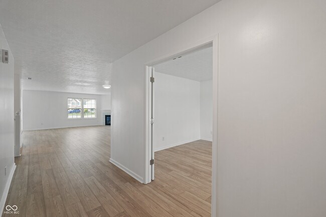 Building Photo - 2310 Liatris Dr
