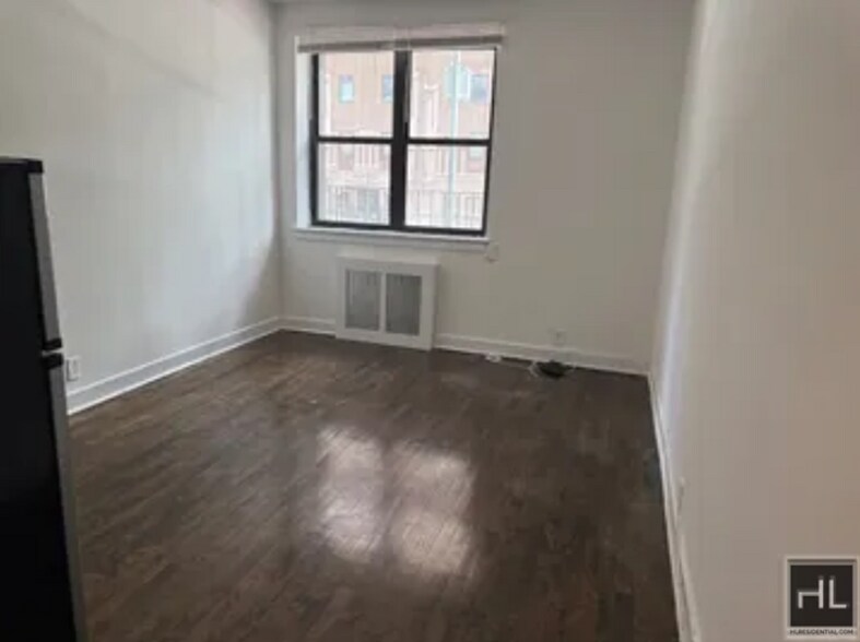 Primary Photo - East 61 Street